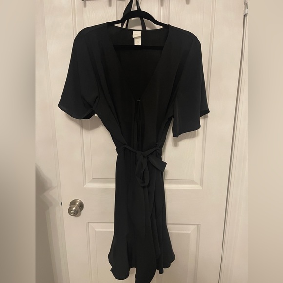 H&M Dresses & Skirts - HM Wrap Dress